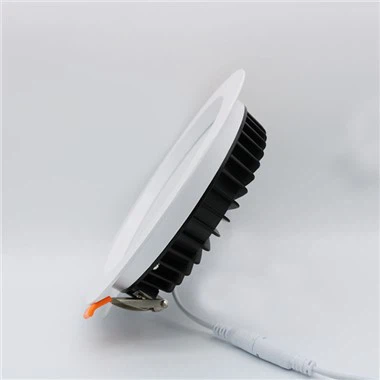 240 V stropné svietidlá