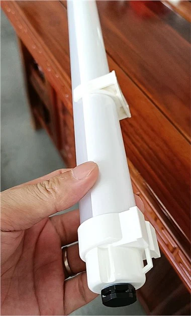 Tube Light pre hydinovú farmu