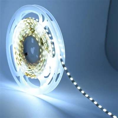 RGB LED pásové svetlá v obývacej izbe